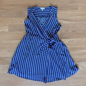✨Host Pick✨Monteau Los Angeles SIZE L Faux tie dress! SO cute!